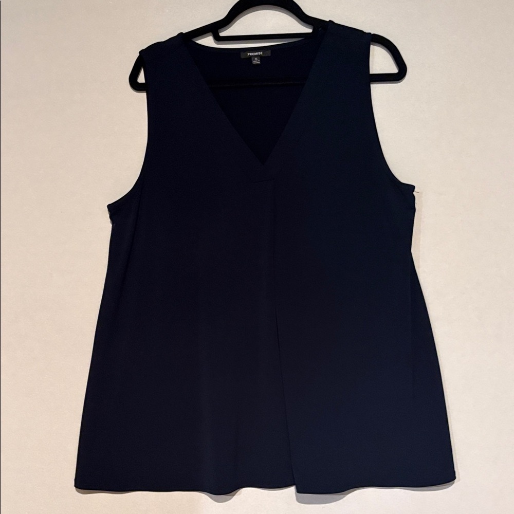 Premise - Women's Sleeveless Blouse top. Oversized, flowy fit. Size XL.  Navy.